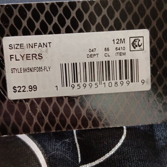 NWT INFANT NHL PHILADELPHIA FLYERS 3 PIECE ONSIE SET INFANT SZ 12 MONTHS - Picture 4 of 4